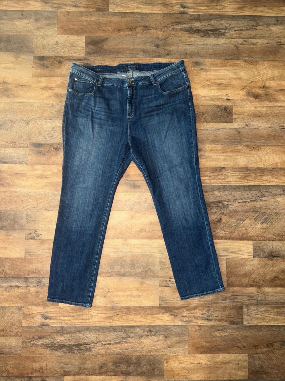Lucky brand women’s Emma straight blue jeans